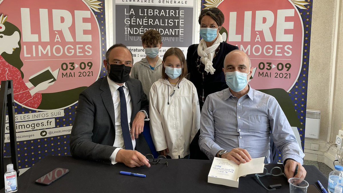 EPhilippe_LH's tweet image. Début de notre tour de France littéraire avec @gillesboyer. Première étape, Limoges !

Les prochaines rencontres seront annoncées sur edouardphilippe.fr/rencontres-edo…. À demain au Havre !