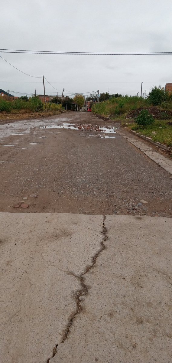 EsterColque's tweet photo. #DOSCUADRAS intransitables para salir a pagar nuestros impuestos. Será que no deberiamos pagar hasta que esas calles esten en condiciones? #Pereyrarozas @PrensaBettina @RomeroBettina @GobCiudadSalta @GobCiudadSalta https://t.co/zfaShMpKbu