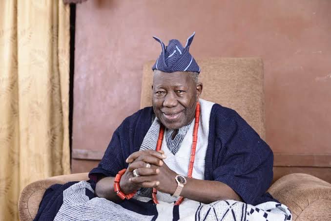 In 2016, Saliu Adetunji became Oba Saliu Akanmu Adetunji, Aje Oguguniso I; the 41st Olubadan of Ibadan.Kabiyesi, k'ádé pẹ́ lórí bàbà mi.