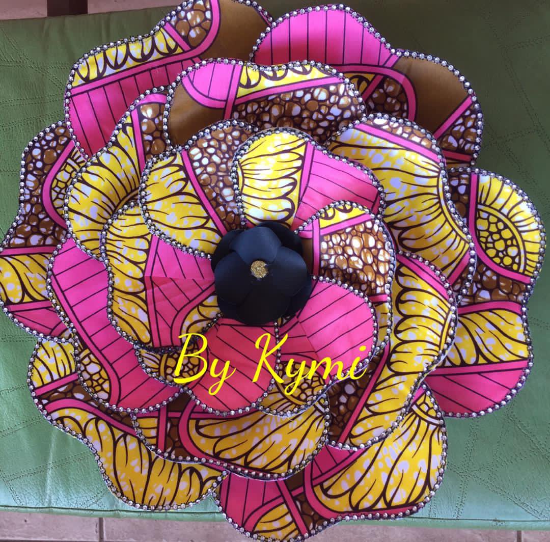 ByKymi's tweet photo. Rien n’est facile, mais tout est possible. Sublimer la fleur en papier avec du tissu 😍😍😍 un bonheur 🌸🌹🌺👌🏽👌🏽👌🏽
Prix 6.000

Whatsapp 696 56 34 80 https://t.co/5THMUfCYaa