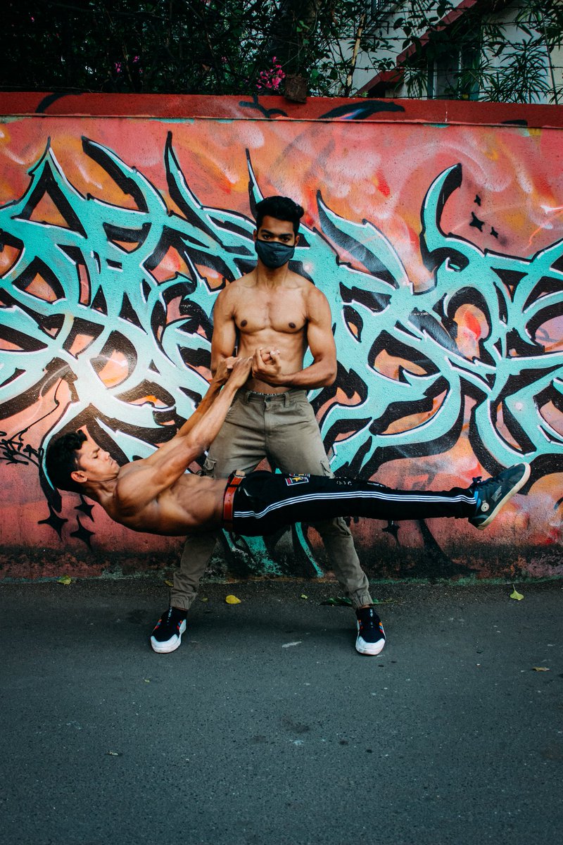 muscle_squadron's tweet photo. Front Lever ⚡ #fitnessbeyondwalls
It's all trust game !!!
.
.
#calisthenics #statics
#frontlever #grafitti #streetworkout #wswcf #bodyweight #fitness #India https://t.co/0SoEMN17kI