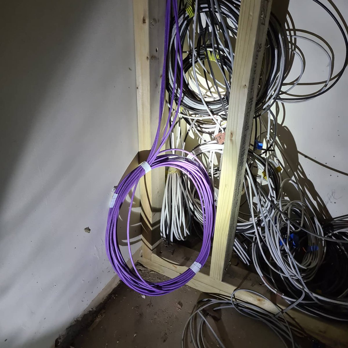 searchfiresec's tweet photo. First Fix carried out today in Hazlemere. Customer will be fully secure with Hikvision CCTV and Intercom, and a Monitored Intruder Alarm System.

#security #securityservices #securitysystem #SSAIB #Hikvision #Pyronix #Texecom #hazlemere #marlow #henleyonthames #maidenhead https://t.co/uLDDFyOotd