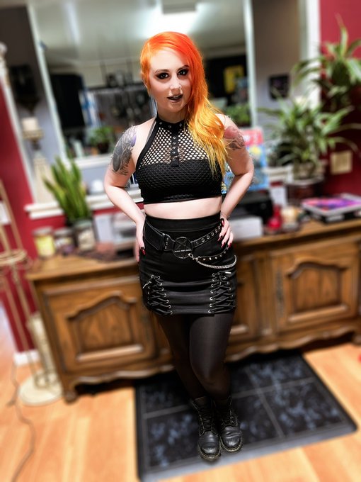 1 pic. Lovin my new outfit! ❤️💀 #gothgirl #GothicSpring  #metalgirl #metalbabe #hopefulsuicidegirl #onlyfans