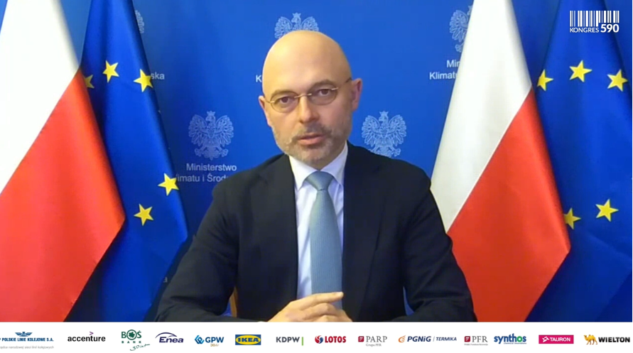 MKiS_GOV_PL's tweet image. Minister klimatu i środowiska @KurtykaMichal podczas @Kongres590: Polska opowiada się za polityką klimatyczną, co potwierdziliśmy podczas konferencji #COP24. To właśnie tam podkreśliliśmy znaczenie sprawiedliwej transformacji.