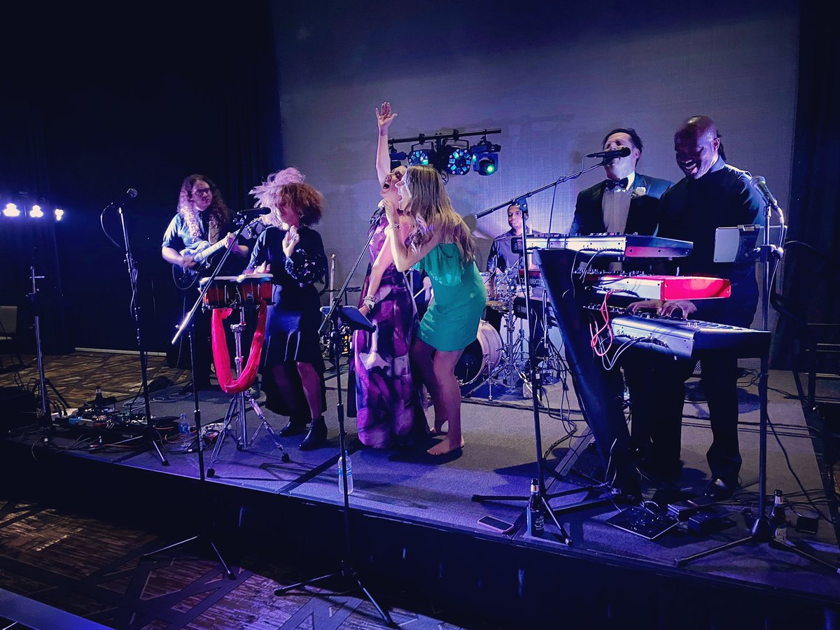 play_extended's tweet photo. Do you know someone who’s getting married? We’ve got you covered!
#dfwmusic #dallaslivemusic #dallas #plano #frisco #weddingband https://t.co/upeFZ7HzbO