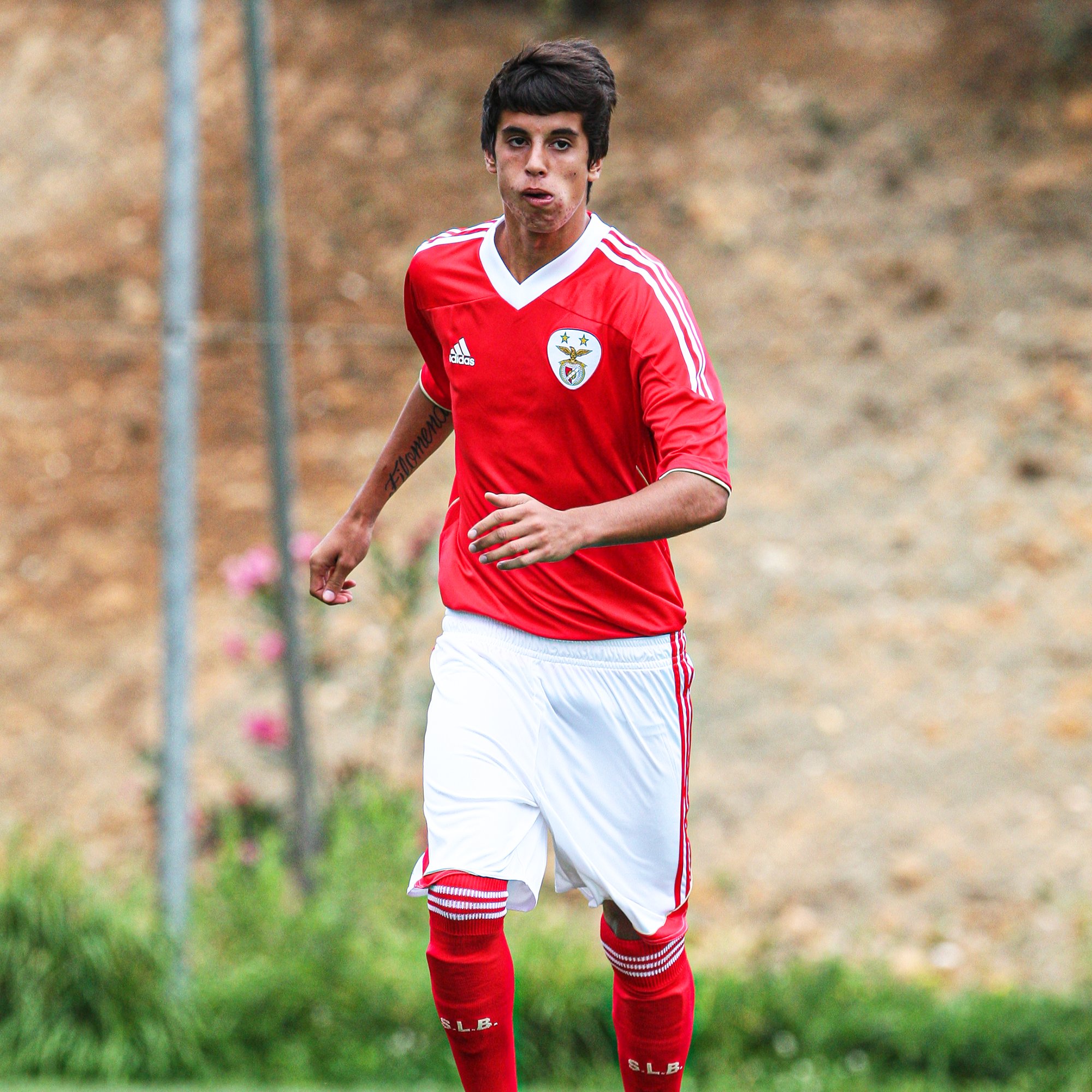 SL Benfica on Twitter: "🎉 🎂 Feliz aniversário, João Cancelo! #EPluribusUnum https://t.co/EHSnxmBnON" / Twitter