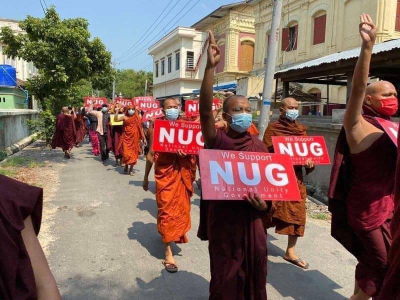 KalyarSu's tweet photo. Sangha Union Strike is still going strong against military regime undeterred by the scorching heat in Mandalay.
#May5Coup
#CivilDisobedienceMovement
#WhatHappeningInMyanmar #WeSupportNUG #WeSupportCRPH https://t.co/MtGvB1PQ7z