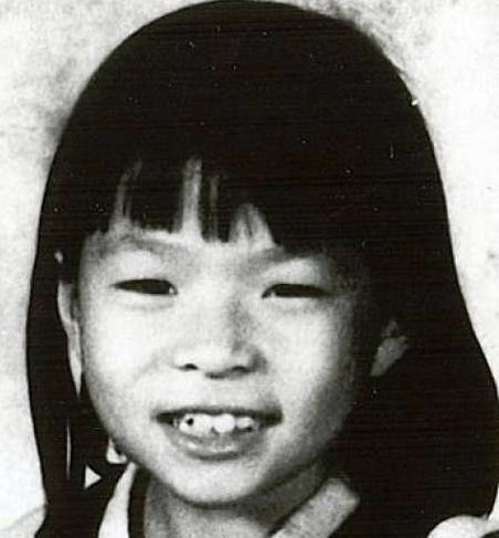 Il commet son premier meurtre le 10 avril 1984 alors qu’il était dans un hôtel de San Francisco. Il repère la petite Mei Lung de 9 ans, l’enlève, la viole et la tue en la poignardant dans le sous sol de l’hôtel. Elle a été retrouvé nue, pendue comme si elle avait été crucifiée.