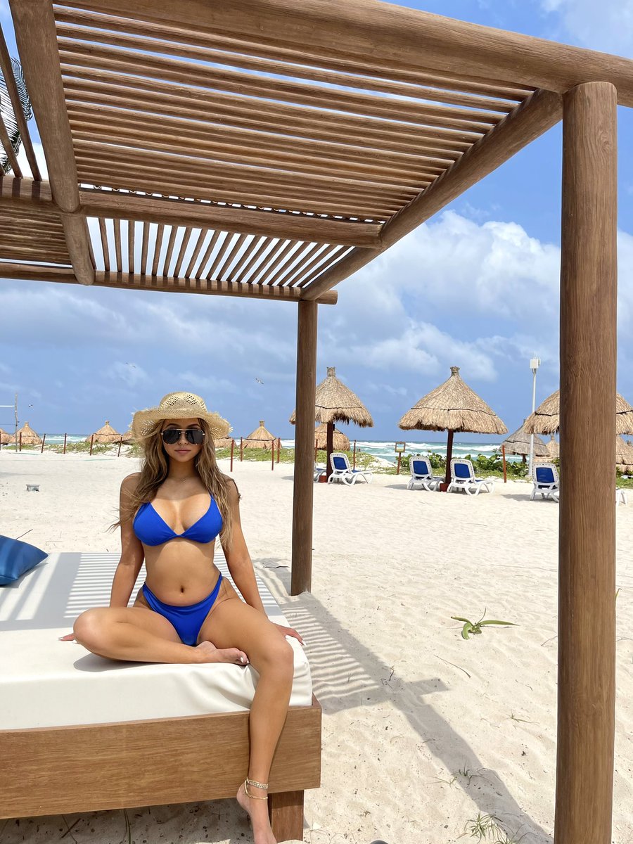 valeriemendez_'s tweet photo. Happy Cinco De Mayo 🪅🌴🐚 https://t.co/5weYnydxZt
