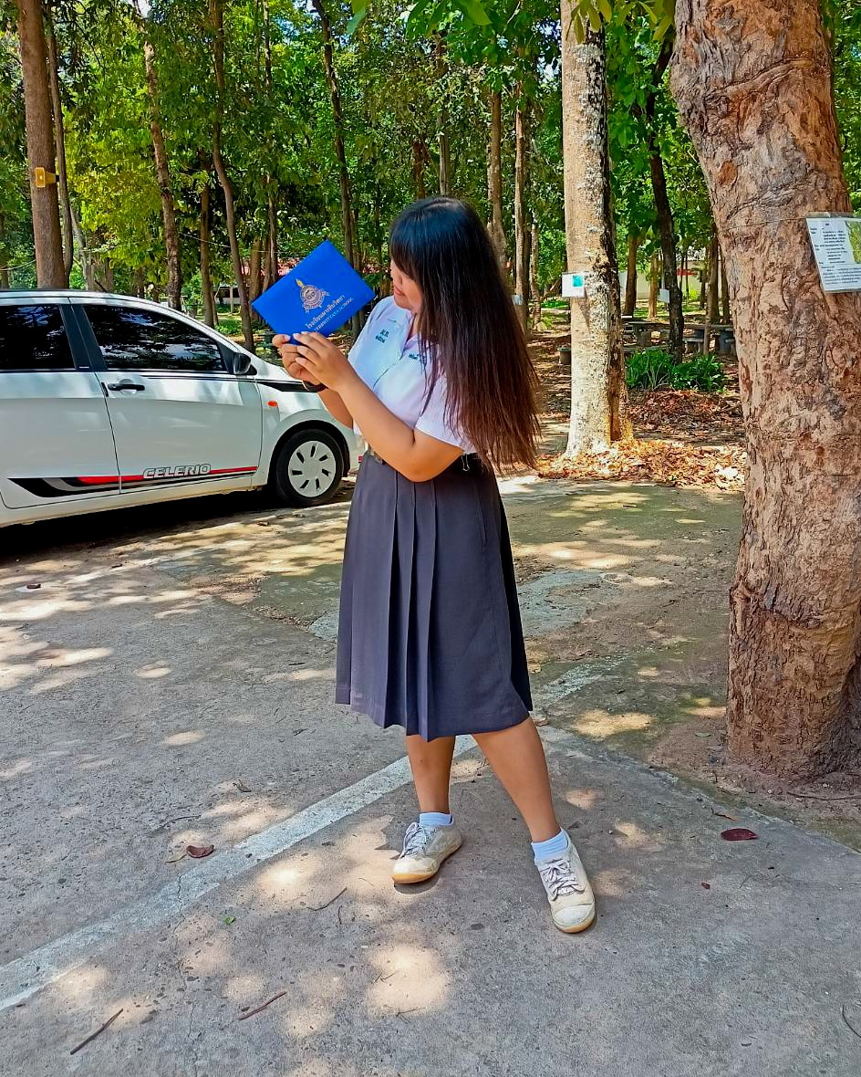 konyuens's tweet photo. ไม่ได้จบเพราะโชคช่วย แต่ จบเพราะเพื่อนช่วยล้วนๆๆ😊😊
#แคปชั่นเรียนจบ #แคปชั่นกวนตีน #แคปชั่นน่ารักๆ #แคปชั่น #แคปชั่นตลก https://t.co/Nx2awtScuU