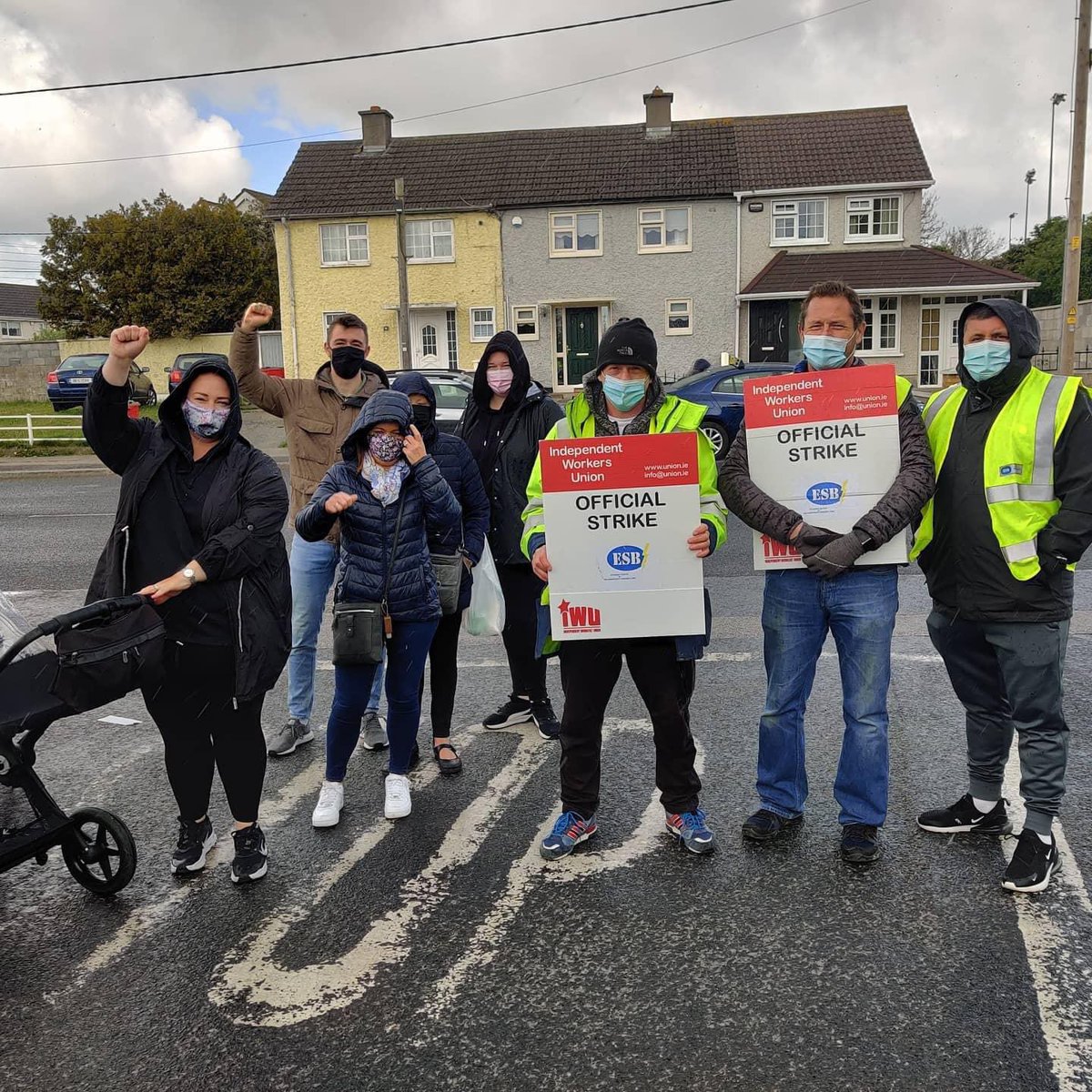 <a href="/LineTralee/">Tralee Debenhams Picket-line</a> <a href="/DebenhamsStaff/">THE DEBENHAMS WORKERS</a> Solidarity with ESB workers in Finglas  from Debenhams Henry Street ✊