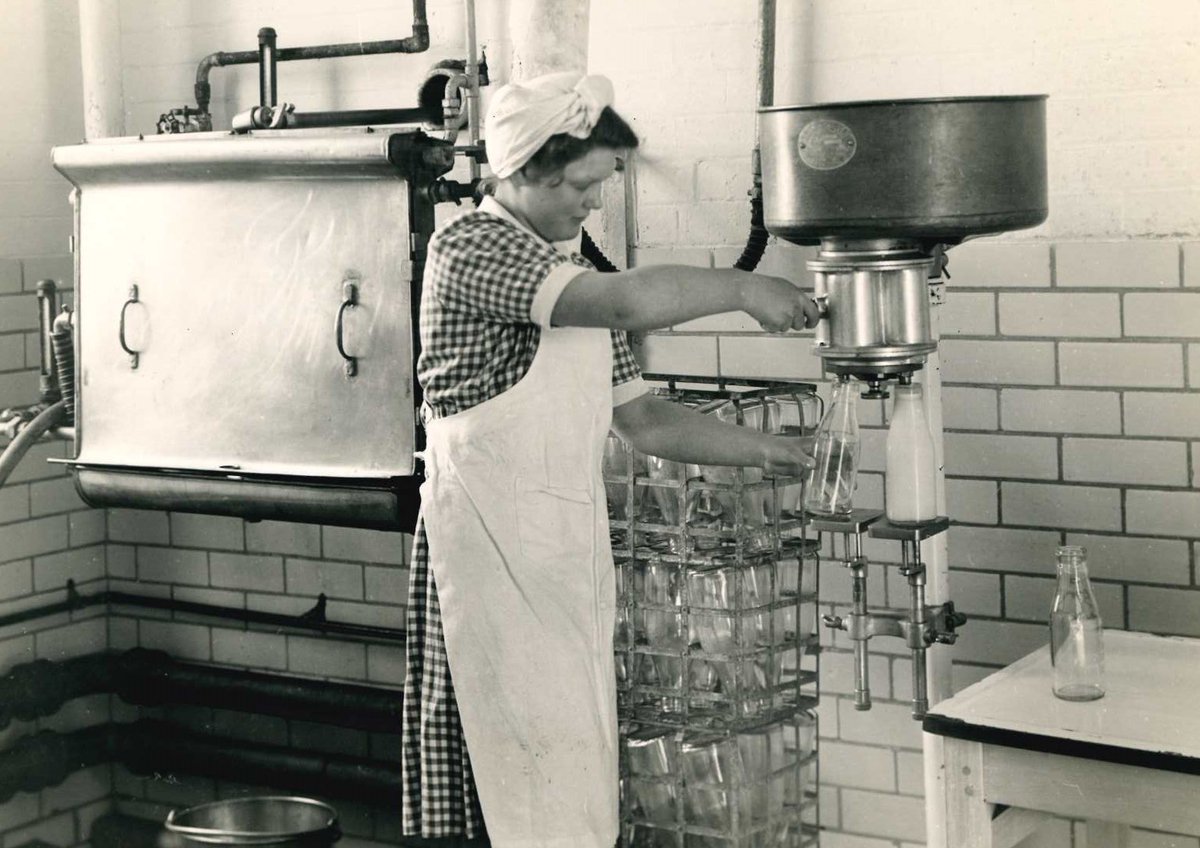 RHC_Alumni's tweet photo. It's great to see how our old dairy has developed over the years into the state-of-the-art Food Centre we have today, which now includes a commercial dairy & bakery, butchery facilities and more!
If you studied food with us, let us know at https://t.co/7zFH8i7JG5
#reaseheath100 https://t.co/Za0p6Ay77q