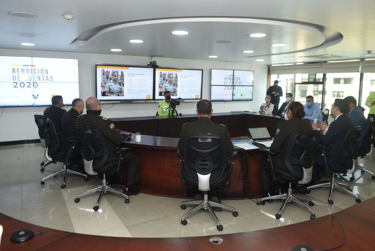 [AHORA] Desde la Comandancia de <a href="/PoliciaEcuador/">Policía Ecuador</a>, vía telemática, el ministro <a href="/martinezjg/">Gabriel Martínez Castro</a> y la #CmdtGralPolicía Tannya Varela realizan la Rendición de Cuentas de la gestión ejecutada por esta Cartera de Estado y la Policía durante el año 2020
Transmisión⬇️
bit.ly/3xNpZzU