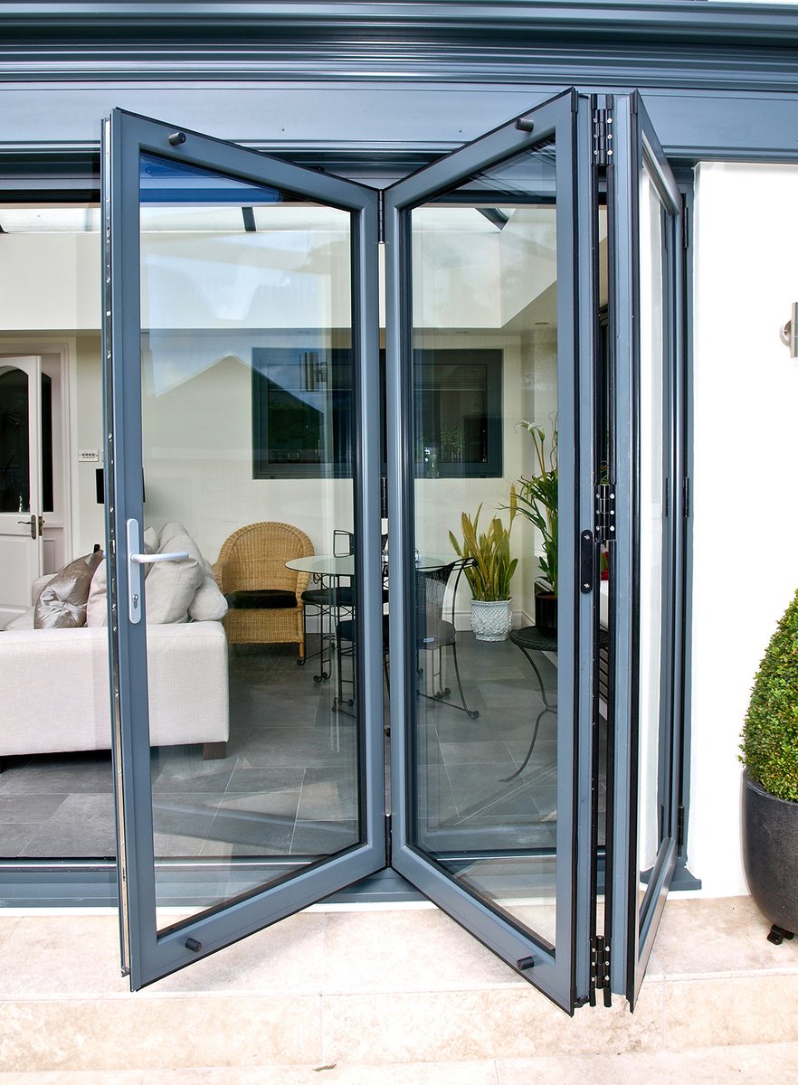SilverTreeWD1's tweet image. Transform the back of your home and let the light flood through. Lots of options to choose from. What's your favourite? Give us a call on (01279) 883292 #summervibes #summertime #bifolddoors #sliders #frenchdoors #hertfordshire #essex