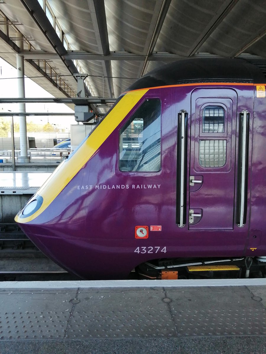 MarkWar66136633's tweet image. @EastMidRailway #yesEMR Pic of HST Purple Power Car on the 10:50  service from Leeds at St Pancras April 25th