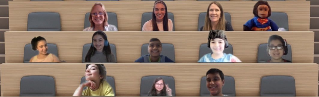 missklipfel's tweet image. Having way too much fun with the new @Zoom #immersiveview 👏🏻🙌🏻 #howemanning #weloveupdates #remotelearning #grade4