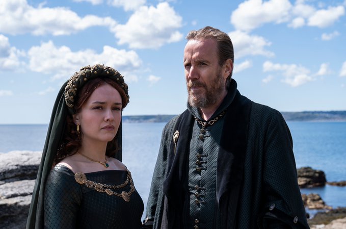 BuzzFeedNews's tweet photo. Here's our first look at House Of The Dragon, the new HBO Game Of Thrones spinoff https://t.co/zEWYgeoPXq https://t.co/ozPRF7rlRb