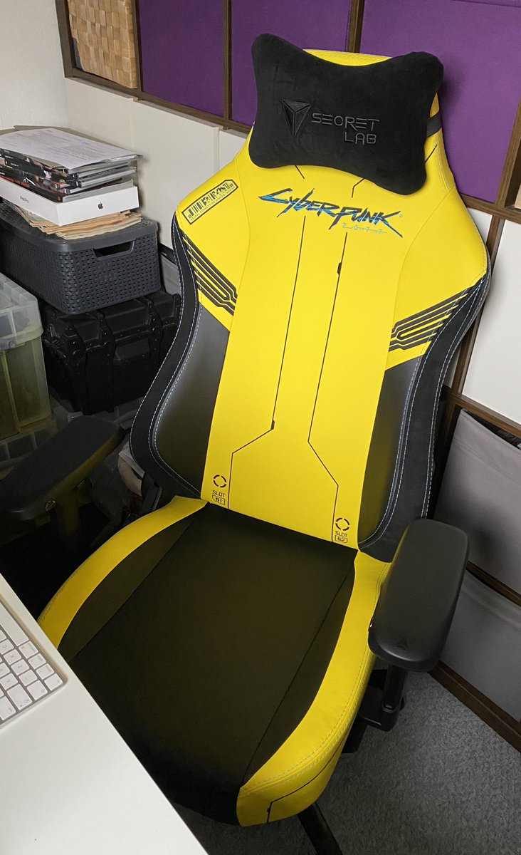MicRobertson's tweet photo. New office chair. #secretlab https://t.co/hva1juy2xR