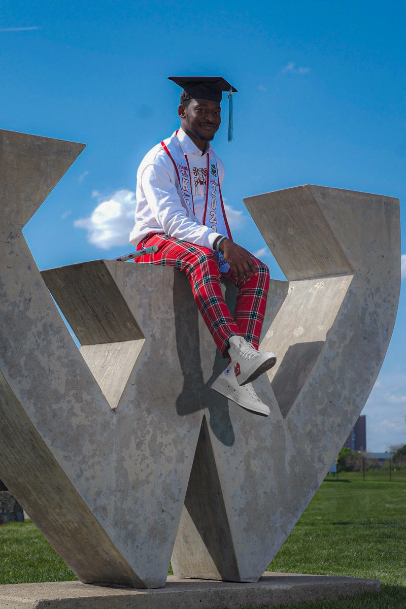 ___Toheeb's tweet photo. Stay far from timid, only make moves when your hearts in it, and live the phrase “Sky’s the limit”

To God be the glory! I just wanna Thank God and everyone for the journey through the last 4 years. Forever Grateful to be a College Graduate🎓
Stole:@shopmytm 
📸:@Reyes__Khalifa https://t.co/pX9sMhUz8U