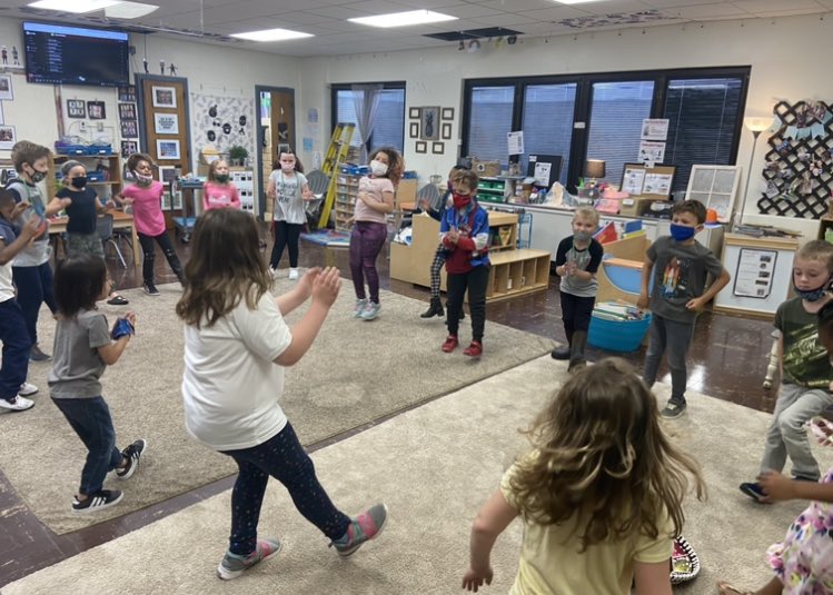 This week @Wallace_SIA students celebrated Cinco de Mayo! We learned about the Battle of Puebla and learned the Mexican Hat Dance. 
¡Feliz Cinco de Mayo! 🇲🇽