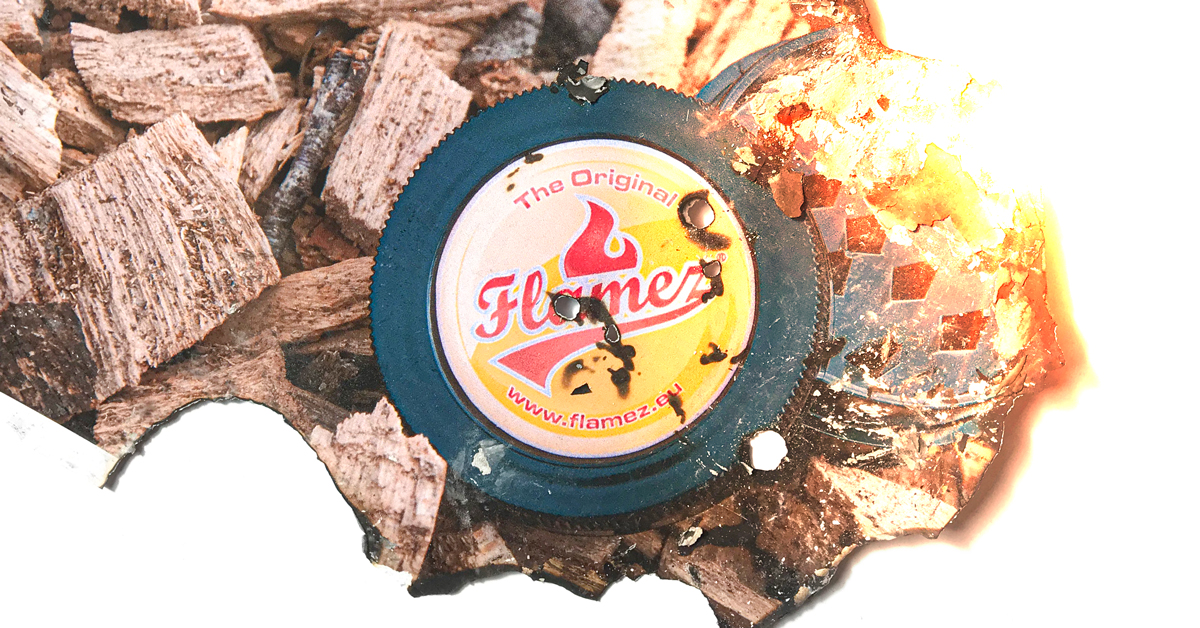 flamezproducts's tweet photo. Our grinder crushes your herbs, so you can turn them into Flamez 🔥

#FLAMEZ
🔥 🔥 🔥 🔥 🔥 
#stoner #stoned #420 #weed #rollingpaper #smokeweedeveryday #stonergear #dutchquality https://t.co/gKhdt0lEhU