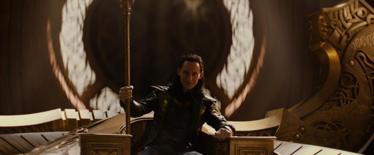 favsmarvels's tweet photo. Loki em trono de rei enganando todos, este é o tweet https://t.co/6SdOzckGSP