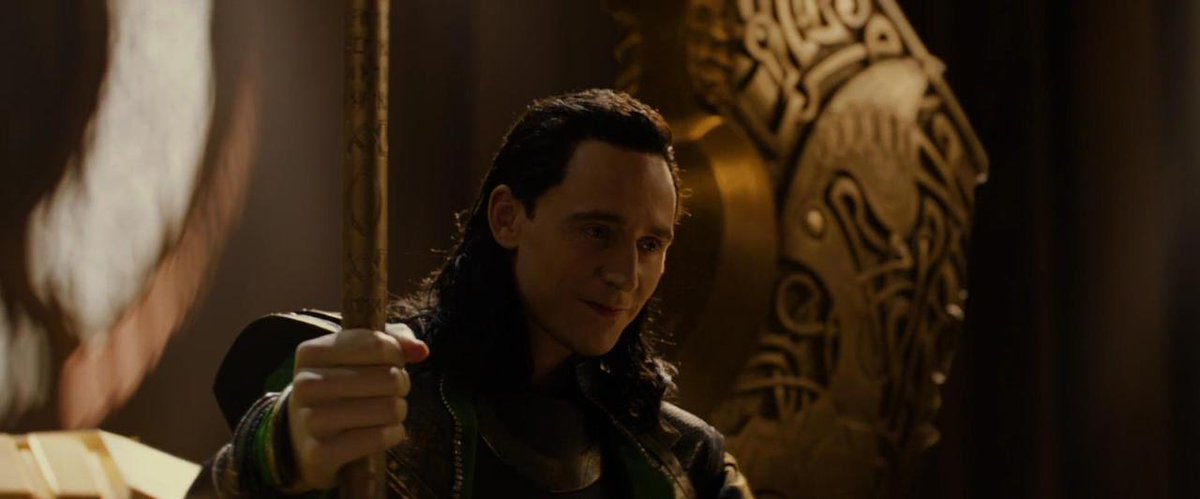 favsmarvels's tweet photo. Loki em trono de rei enganando todos, este é o tweet https://t.co/6SdOzckGSP