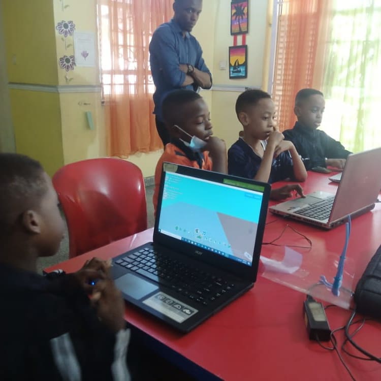 TeenCodersNG's tweet image. #codinginNigeria #codingforschools #coders #roboticsforkids #codingforkids #nigeria #lagos #portharcourt #abuja