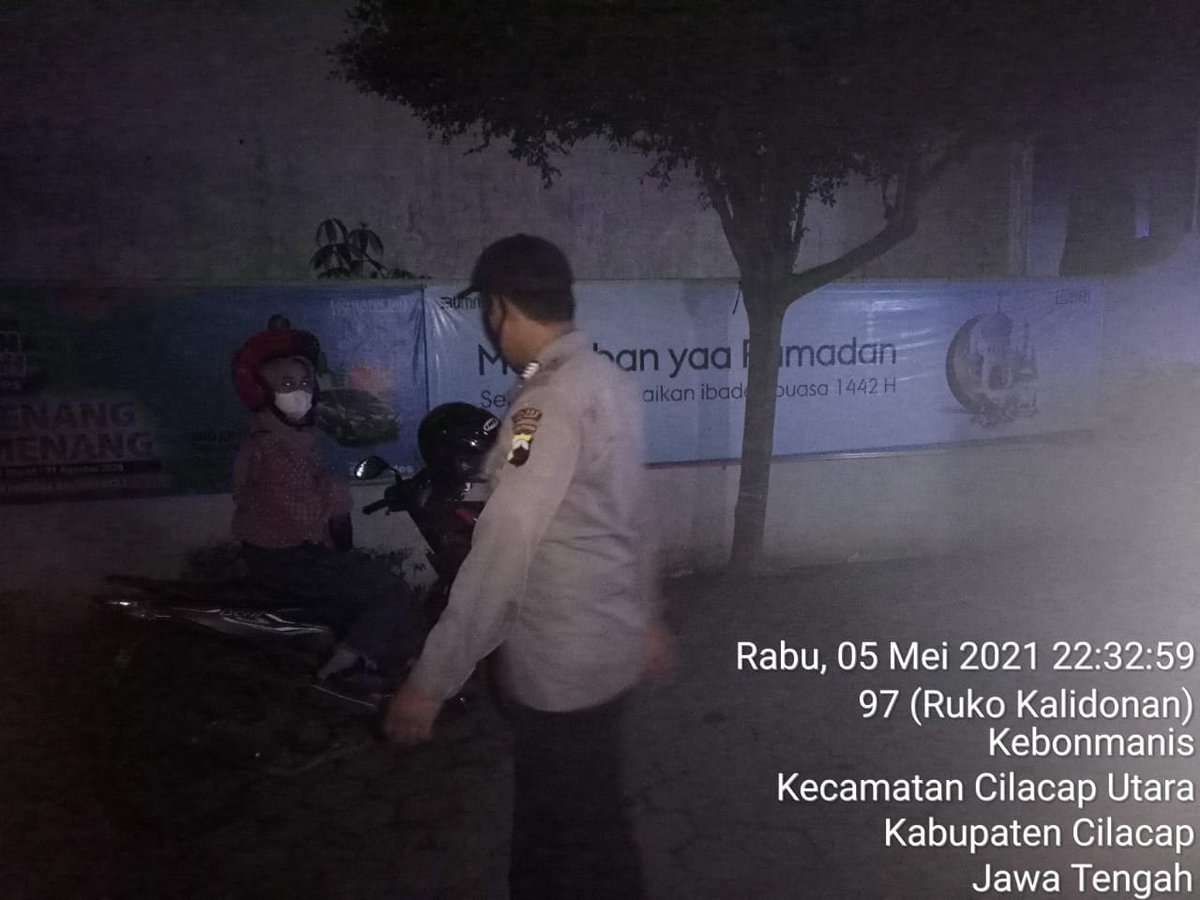 CilutPolsek's tweet photo. Patroli sambung himbauan kpd pengguna atm agar hati hati https://t.co/KKj4FcXXl8