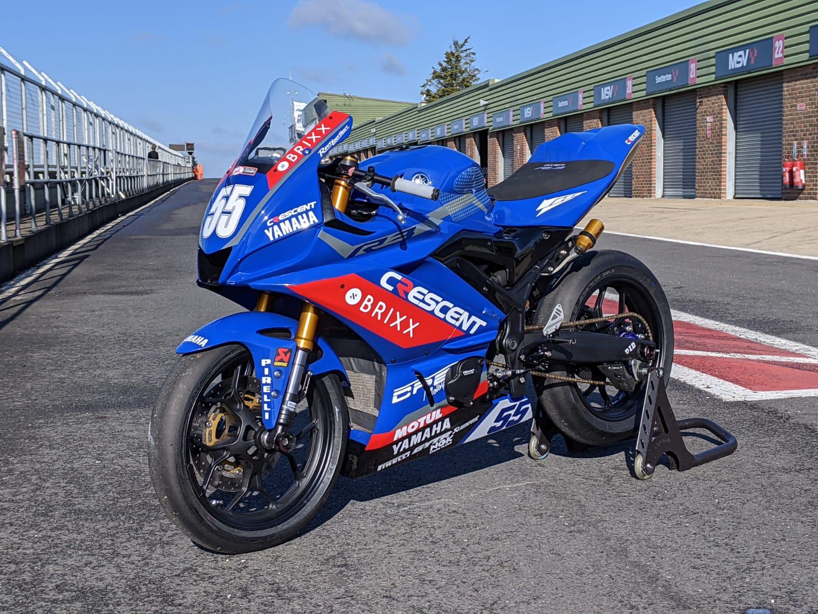 R3 2024 track bike