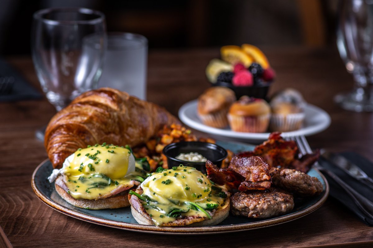 GarlicsofLondon's tweet photo. ✨A few kind reminders✨
Pre-ordering for Hello Garlic’s closes tomorrow at noon! Also, a perfect Mother’s Day surprise gift 🌷
Mother’s Day Brunch box still available for pre ordering 🥐☀️
-pre orders close this Friday!!!
Open 2-8pm for takeout today
#mothersday #hellogarlics https://t.co/W9ScQO5C5l