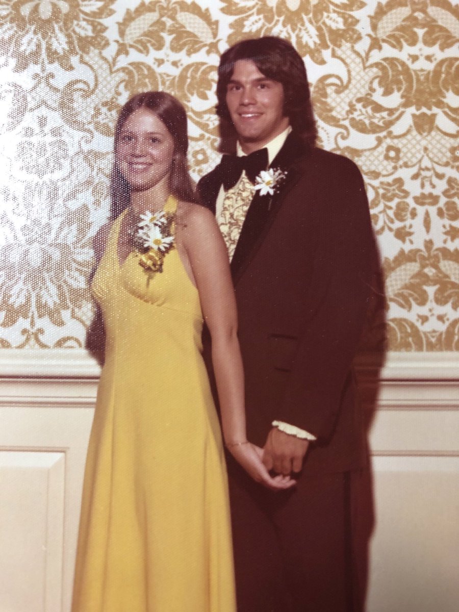 Apex Friendship Prom tweet media