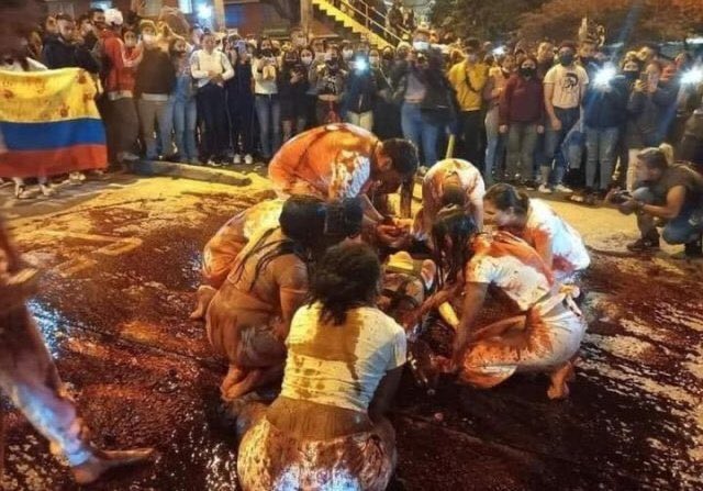There is an unimaginable atrocity in Colombia right now. It is forbidden to report news and people are subject to violence and killing. Please don't be silent. Let's be their voice.

SOS Colombia Nos Estan Matando
#SOSColombiaNosEstanMatando
 #SOSColombiaDDHH #SOSCali