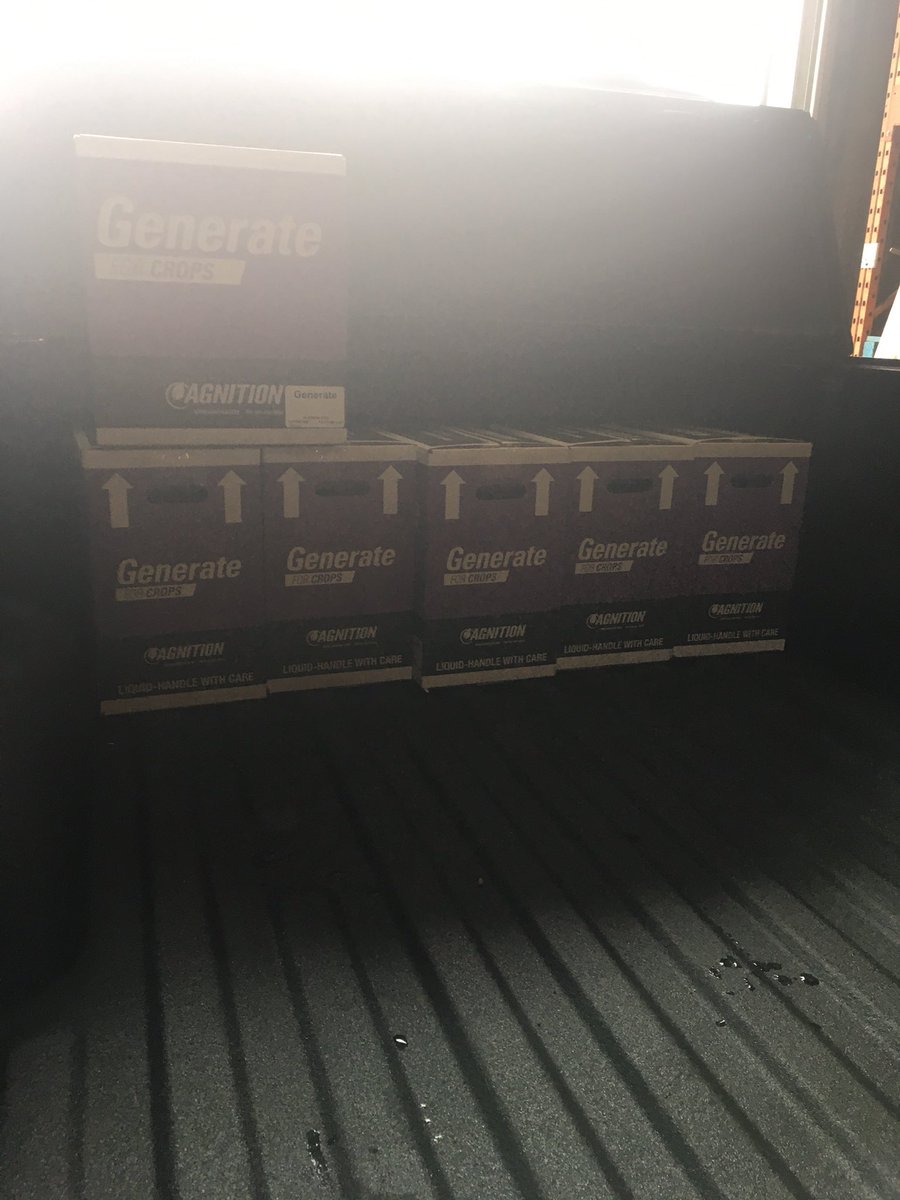 RaymerGroup's tweet image. Loading up getting product out. Help making better quality forages &amp;amp; crops. #agnition Ontario