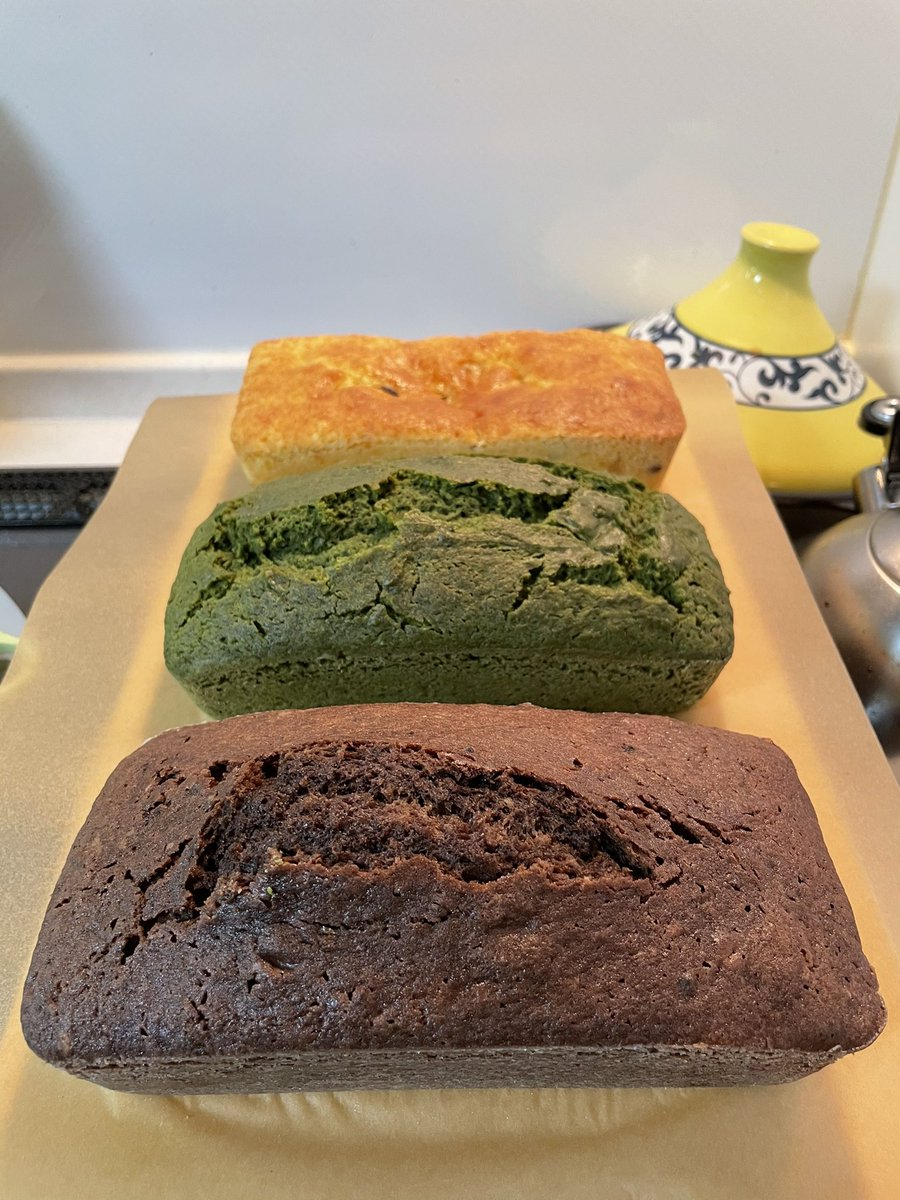 boningendiary's tweet photo. 奥 :#フルーツケーキ
中 :#抹茶ケーキ
前 :#ココアケーキ
フルーツケーキの膨らみが微妙…🥺
#fruitcake
#greenteacake
#cocoacake
#poundcakes
#handmadecake
#パウンドケーキ
#ボーニンゲン
#きちやまきちこ
#SNS映えしない
#ひとえに撮影者の腕の問題
#お菓子作り好きさんと繋がりたい https://t.co/Tcpv7LIGHf