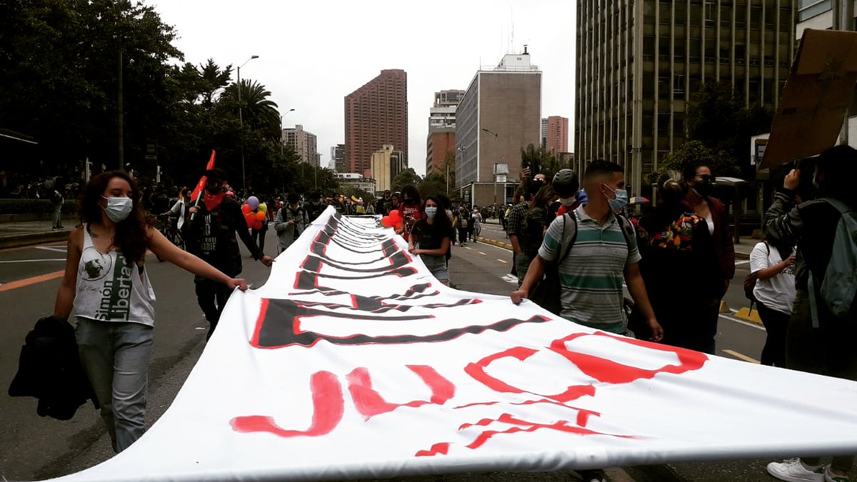 #elparosigue🇨🇴 No nacimos para resistir, nacimos para vencer junto al pueblo organizado. Estamos abriendo las alamedas de una #Colombia digna, en paz y con justicia social. ¡Venceremos!🚩