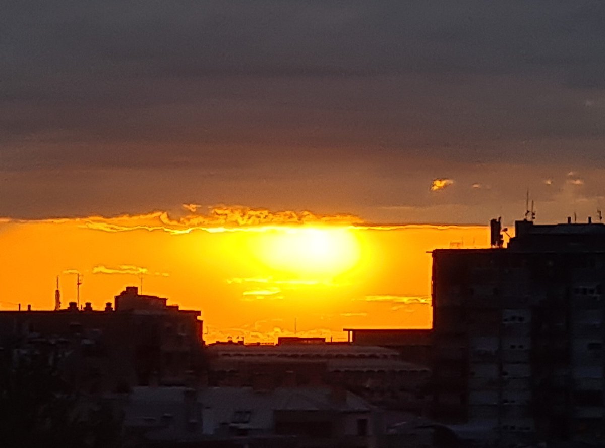 SlobaGeorgiev's tweet photo. Gasi se grad
#Prelepost
#nofilter https://t.co/mAKocfkXi7