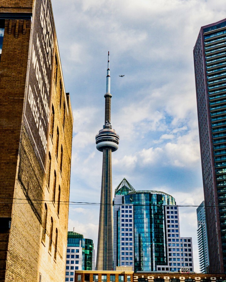 jorgeleedotcom's tweet photo. CN Tower #blogto #toronto #streetsoftoronto #dailyhiveto #6ixwalks #torontoclx #canada #curiocitytoronto #inside_to #torontolife #imagesofcanada #nowtoronto #ontario #torontoculture #travel #travelphotography #photography #travelgram #travelblogger #tra… https://t.co/bJYS5TbBaB https://t.co/OKOgQqbitR