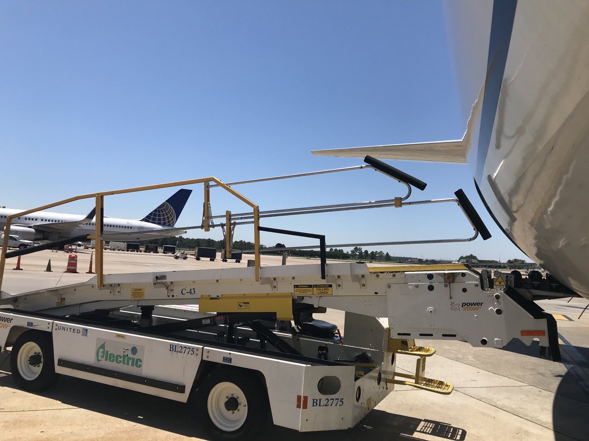 IAHCG- E1 1219 arrival, good trombone compliance and an awesome day to walk the ramp with the QC team - Gary Snead and Melissa Baker ⁦@weareunited⁩ ⁦@rodney20148⁩ ⁦⁦@AshleyM98968901⁩ ⁦@AOSafetyUAL⁩ ⁦⁦@JohnK_UA⁩