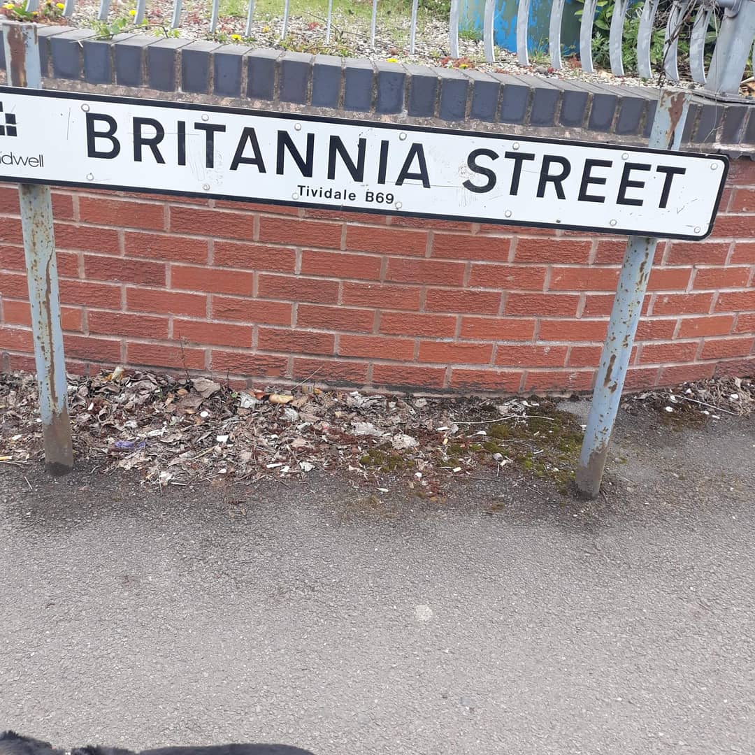 Litterwatch1's tweet photo. #wednesdayeveningvibes😊 with Jane she's been out this evening on #BritanniaStreet and #Templeway #Tividale collected 2 bags of #Litter 
Well done 😊
#AdoptAStreet 
#Thankyousomuch 
@SercoESUK
@sandwellcouncil 
#volunteeringmakesadifference https://t.co/DDLJ01fRyk