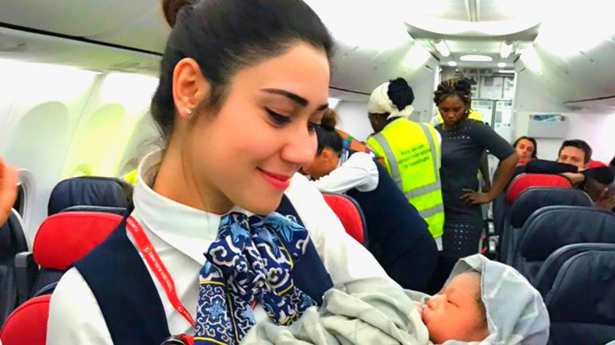 infoSCQ's tweet image. 🎥nuevo vídeo en el canal de #youtube! hoy te cuento/explico &quot;cómo es el #nacimiento de un #bebé a bordo de un avión&quot;! cutt.ly/QbQKfnY ✈️

👉¿Cómo se procede?
👉¿Qué nacionalidad tendrá?

#España #aviación @controladores #turismo #Curiosidades #Galicia