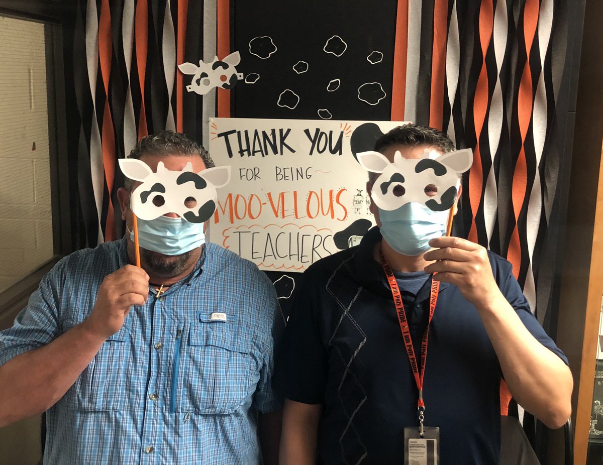 EducatorStrom's tweet photo. Thank you for being Moo-velous! We love our teachers!! #polyistheplacetobe https://t.co/EkEPh6ViIY