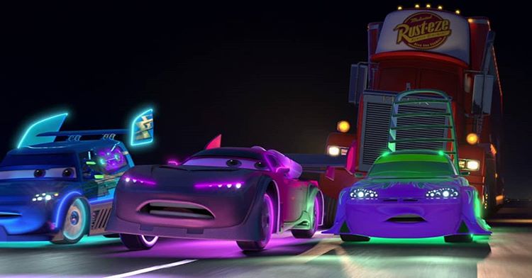 Джексон шторм и молния маккуин. Молния маккуин байки мэтра. Молния маквин 1. Тачки 2 - cars 2 (2011). Тачки 2006 радиатор спрингс.