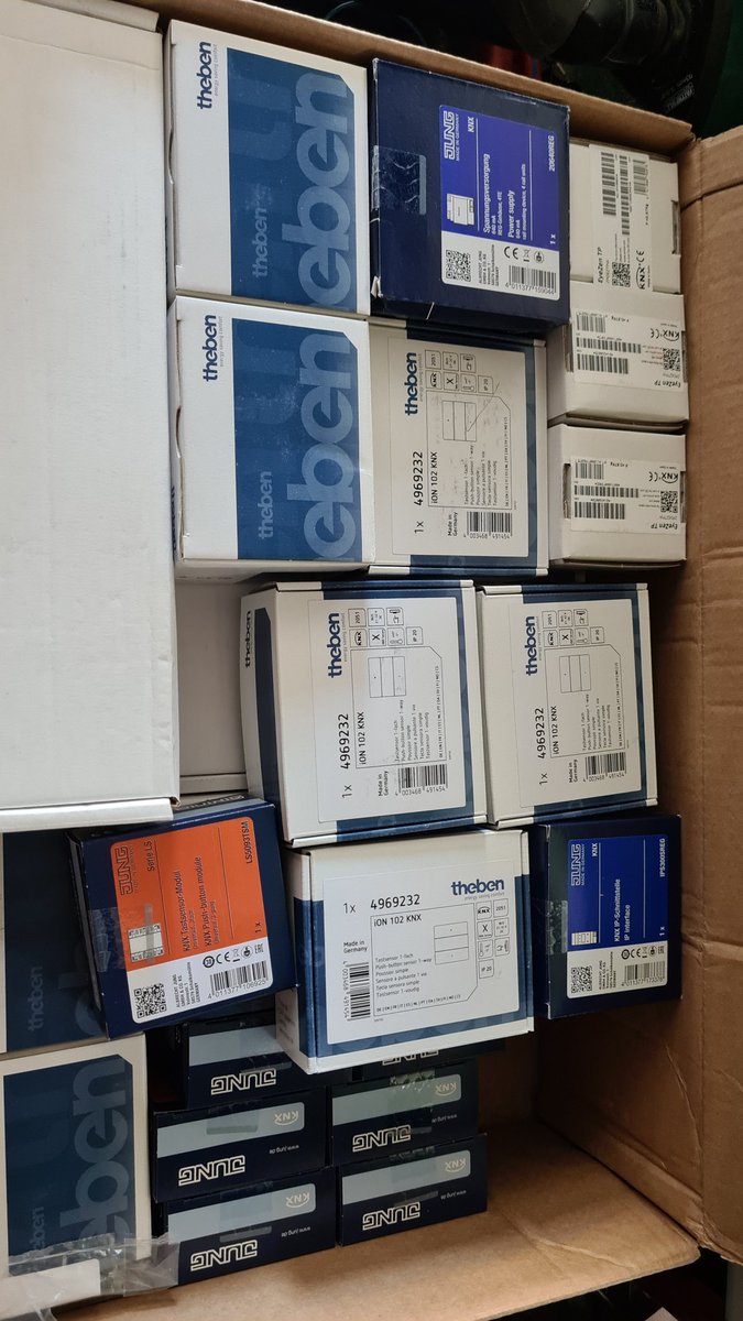 3eelec's tweet photo. That's a whole load of @Theben_AG  in there, hiding the @JUNGLONDON keypads.... @Madocdevelop #Apt11 https://t.co/Oq12mA4Rz4