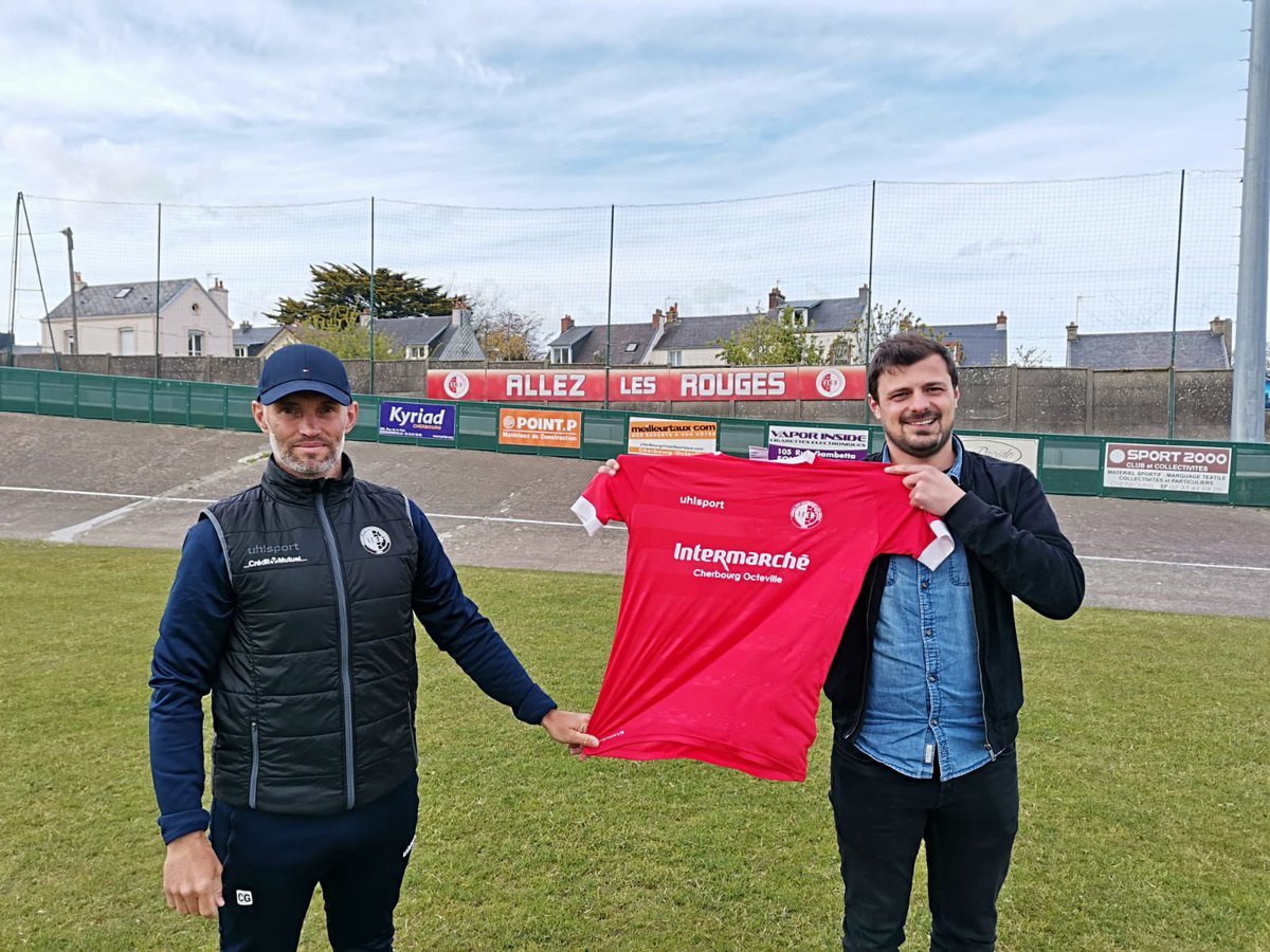 FCEH6's tweet photo. ✅ Nouvelle signature au FCEH, 10 ans après avoir quitté le Cotentin Romain Nagle est de retour du côté de Jaurès⚽
Pendant ce temps il a évolué à Mondevile (R1), Dives/Mer (DH) ou encore Flers (CFA2 et R1).
Bienvenue chez toi Romain 🔴⚪ https://t.co/evuUCaEa9V