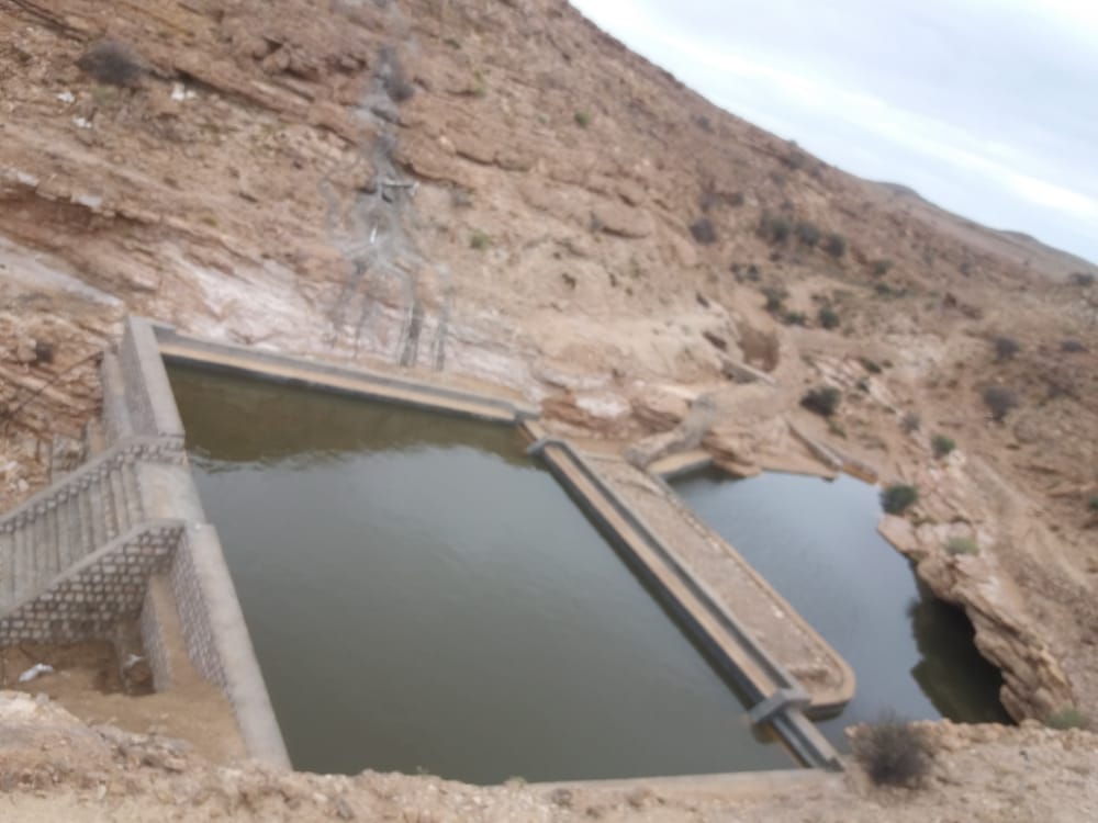 SFDYemen's tweet image. The newly constructed Kad-him public tank @ Qishn #AlMahrah filled in the second day of rainfall, benefiting 10 remote settlements. 
Capacity: 1400 cubic meters in addition to the old tank.

@KfW_int @KfW @EmbassyYemen #german_gov