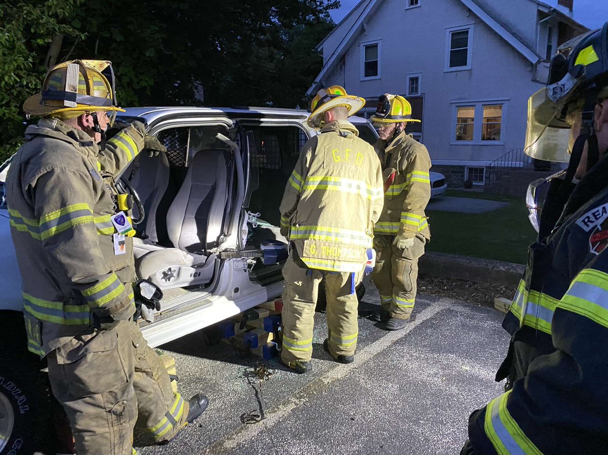 gfc05's tweet photo. @gfc05 &amp; @engineco9 vehicle extrication drill last evening https://t.co/5WSLISFTby
