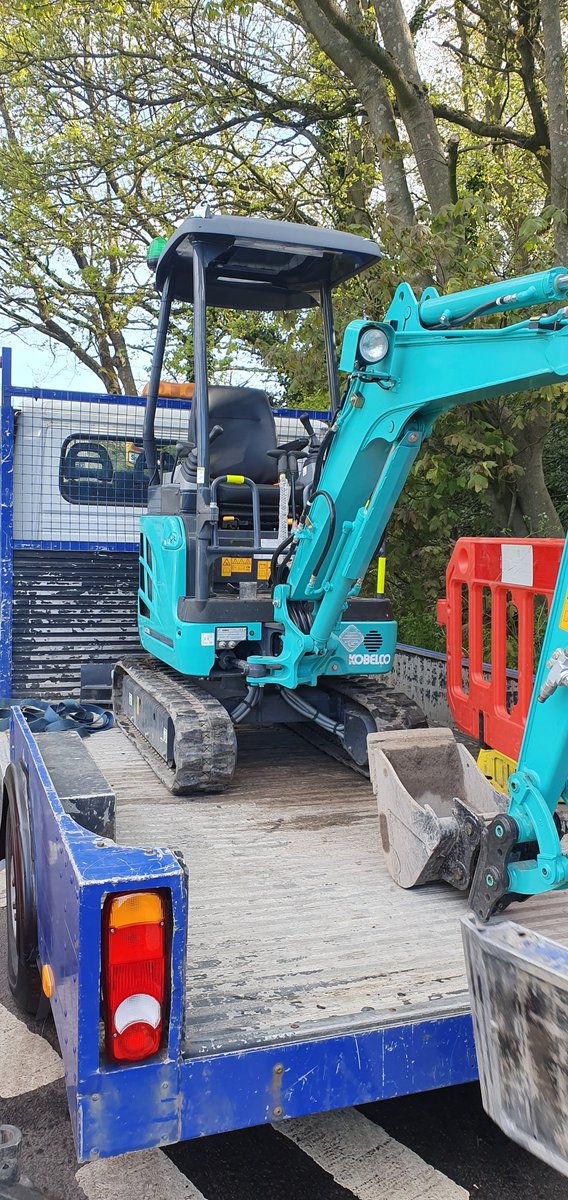 DelvesWMP's tweet photo. Today we helped reunite this stolen digger with it's owners! #OneOffTheBucketList https://t.co/8DIkMN1Rgl