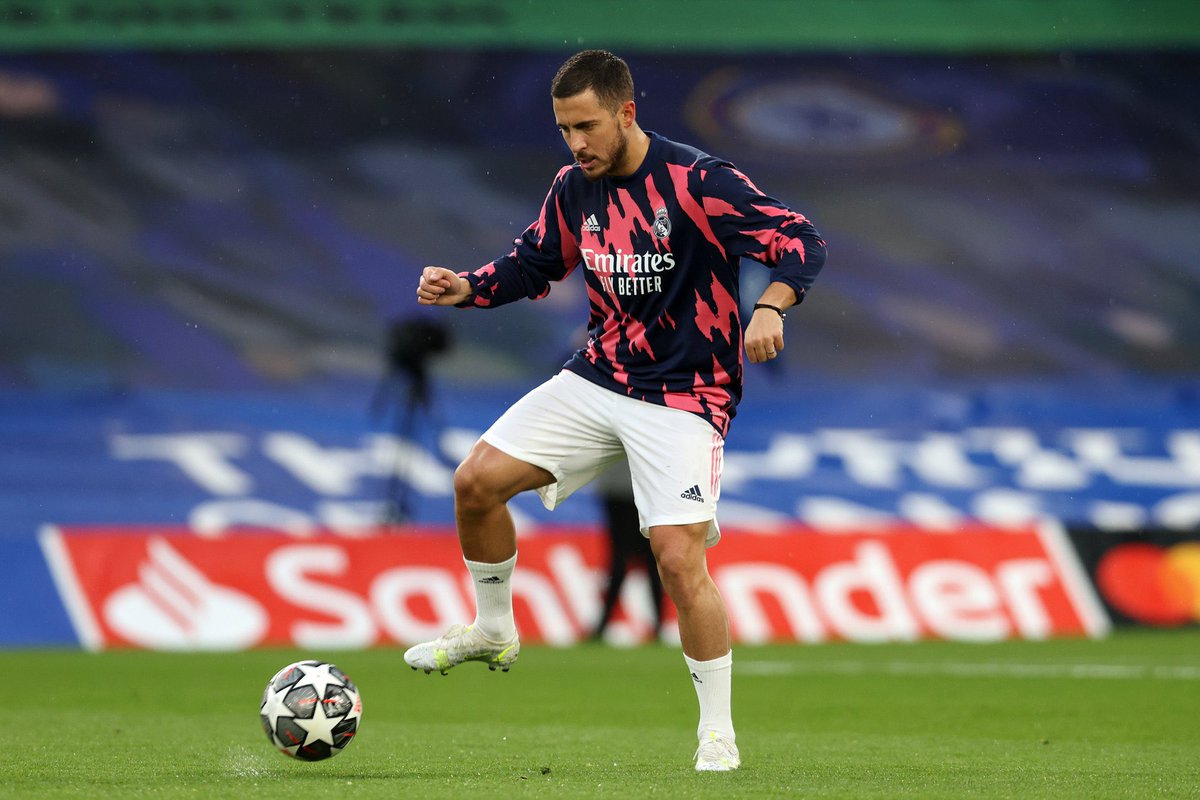 Hazardista__10's tweet photo. HAZARD WARMING UP FOR THE GAME! #UCL #HalaMadrid https://t.co/XbJOTOKLOH