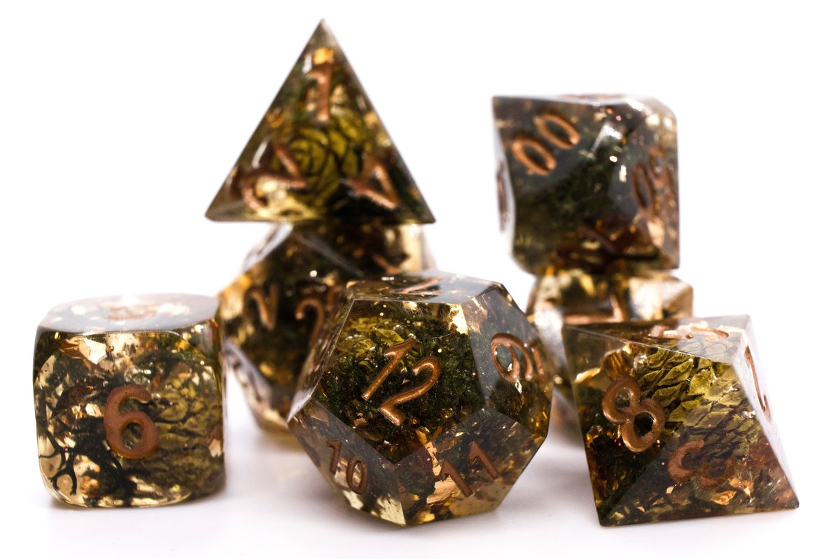Handmade resin dice with mini pine cones, moss, copper leaf foil, glitter and copper ink. Minor flaws on some of the facets that face the lid and tiny air bubbles inside, but it's still a super pretty set --> 65 Euro excluding shipping.